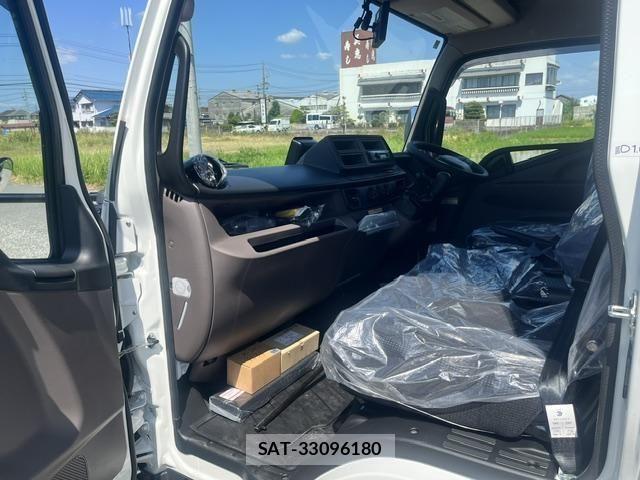 Mitsubishi CANTER 2026-04 8365032-23