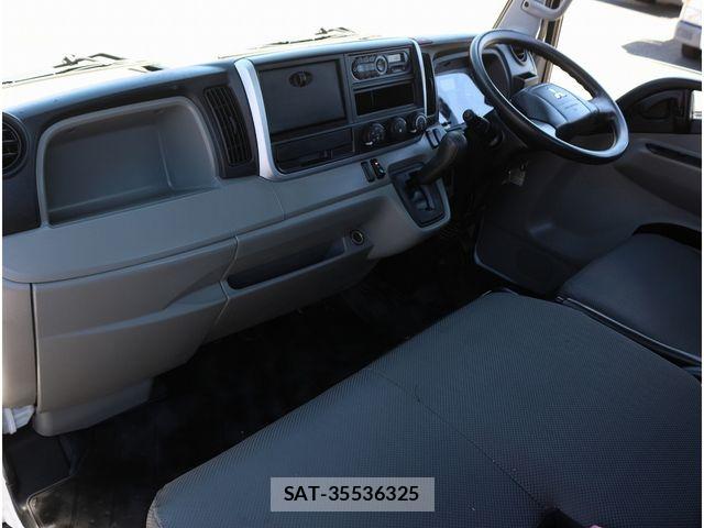Mitsubishi CANTER 2017-08 8365040-28