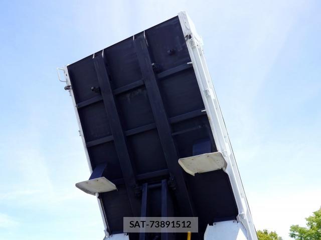 Mitsubishi CANTER 2017-06 8365041-4
