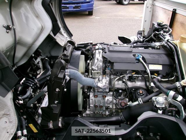 Mitsubishi CANTER 2023-08 8365038-9