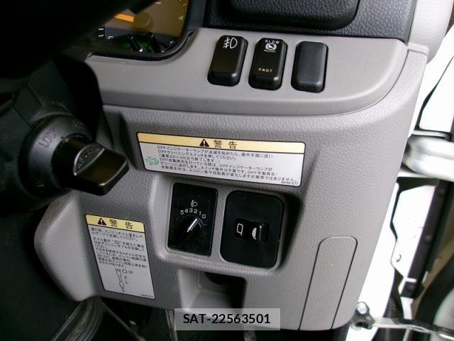 Mitsubishi CANTER 2023-08 8365038-17