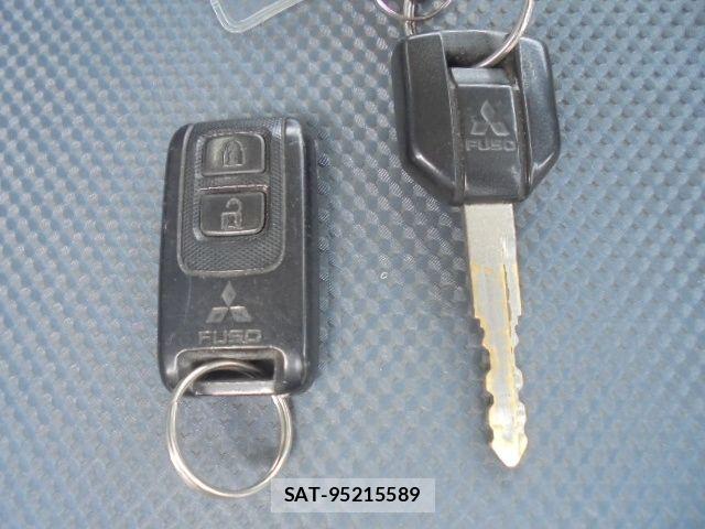 Mitsubishi CANTER 2015-11 8365042-15