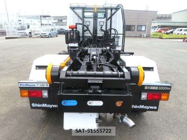 Mitsubishi CANTER 2026-06 8365033-6