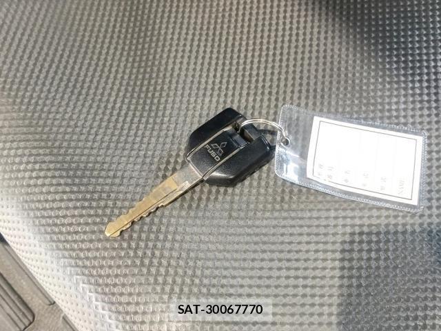Mitsubishi CANTER 2017-06 8371512-28