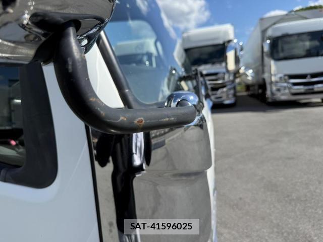 Mitsubishi CANTER 2017-08 8411528-9