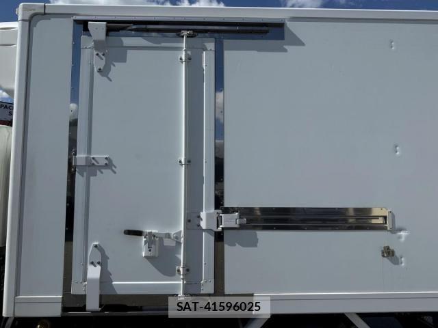 Mitsubishi CANTER 2017-08 8411528-12