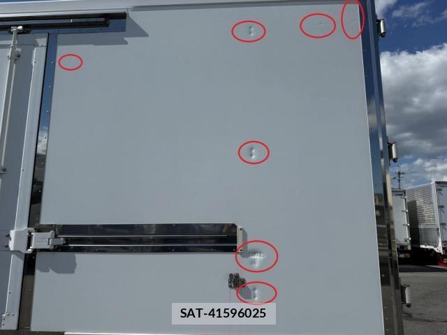 Mitsubishi CANTER 2017-08 8411528-13