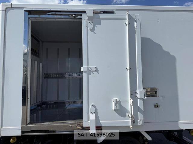 Mitsubishi CANTER 2017-08 8411528-14
