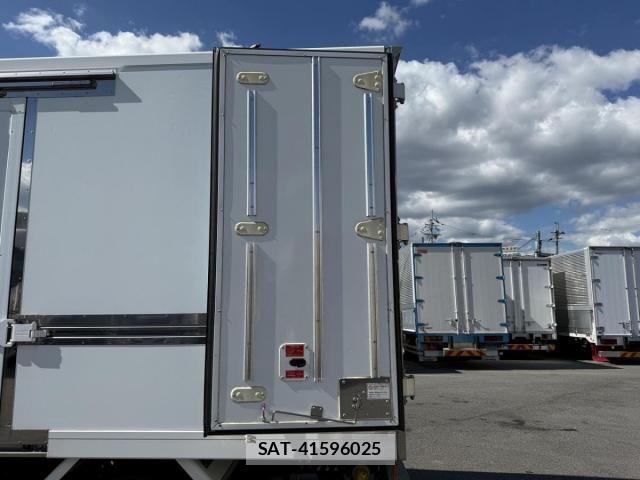 Mitsubishi CANTER 2017-08 8411528-18