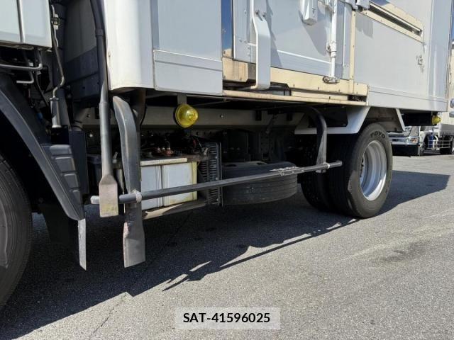 Mitsubishi CANTER 2017-08 8411528-25