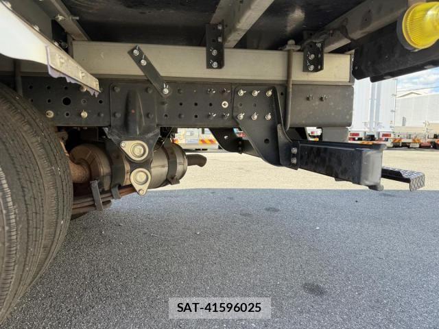 Mitsubishi CANTER 2017-08 8411528-27
