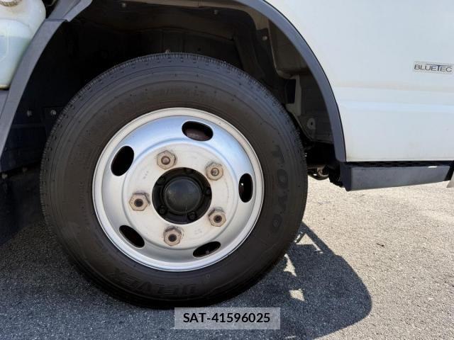 Mitsubishi CANTER 2017-08 8411528-28