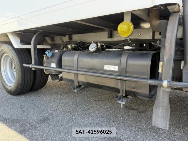 Mitsubishi CANTER 2017-08 8411528-29