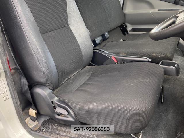 Mitsubishi CANTER 2018-06 8411531-15