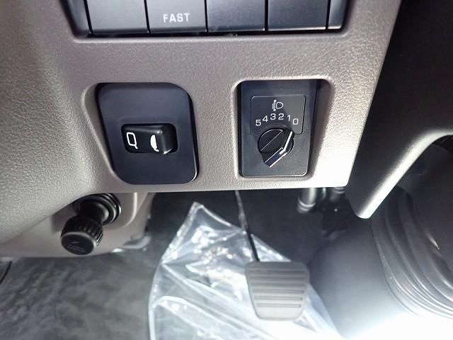 Mitsubishi CANTER 2026-04 8431803-16