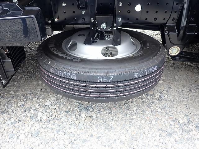 Mitsubishi CANTER 2026-04 8431802-27
