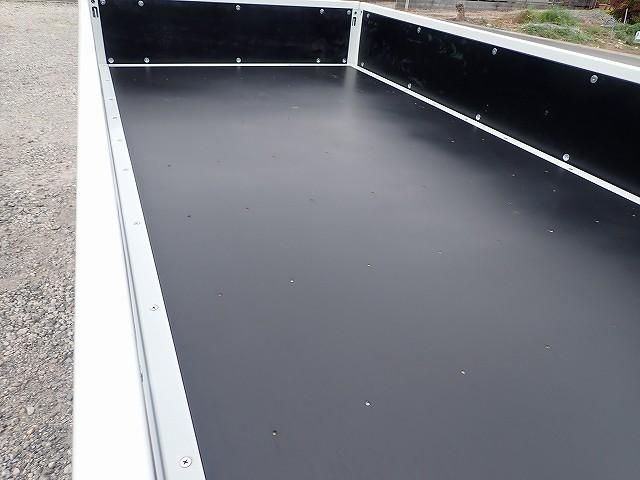 Mitsubishi CANTER 2026-04 8431802-3