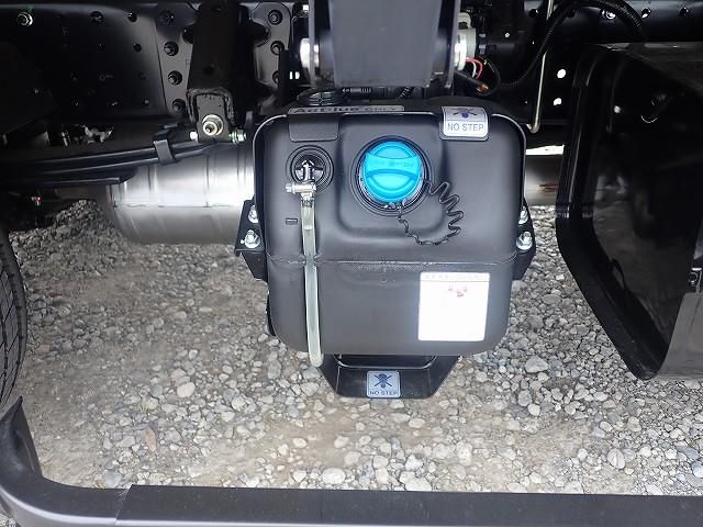 Mitsubishi CANTER 2026-04 8431797-8