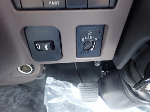 Mitsubishi CANTER 2026-04 8431798-19