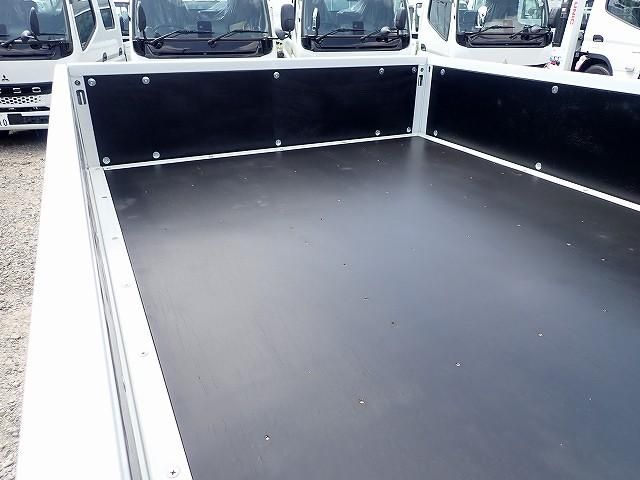 Mitsubishi CANTER 2026-04 8431801-3