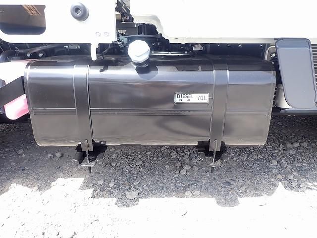 Mitsubishi CANTER 2026-04 8431801-7