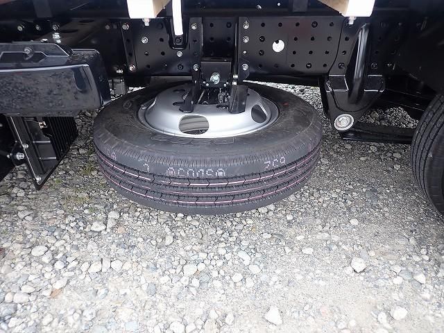 Mitsubishi CANTER 2026-04 8431800-29