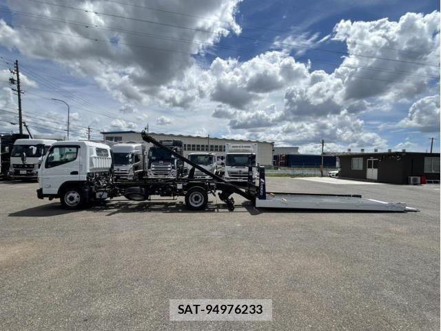 Mitsubishi CANTER 2023-10 8457126-4