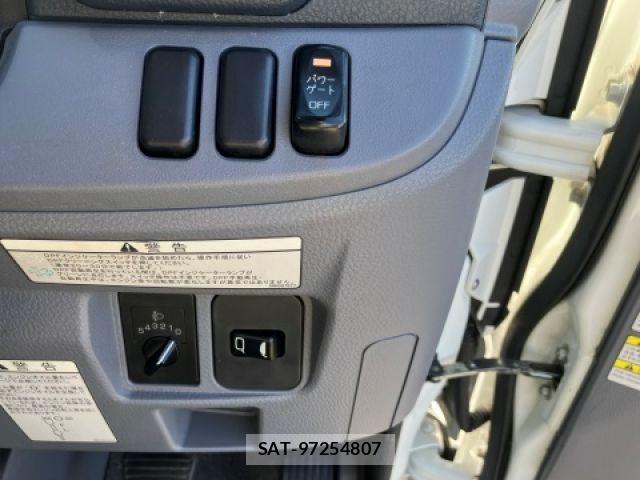 Mitsubishi CANTER 2013-07 8485138-23