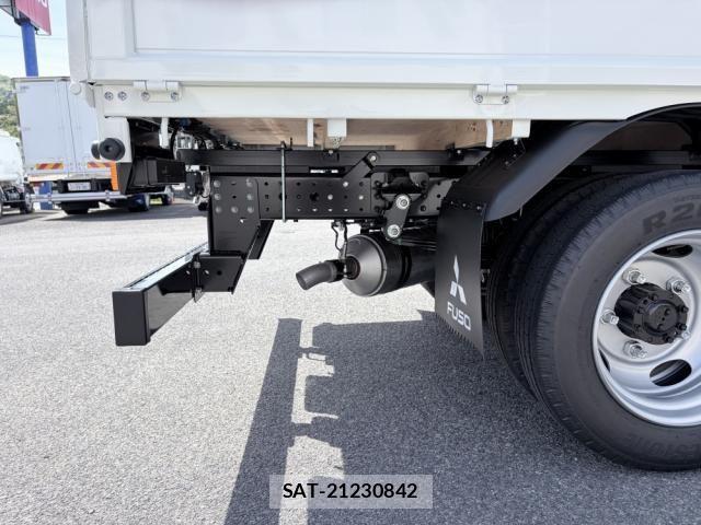 Mitsubishi CANTER 2026-04 8523925-26