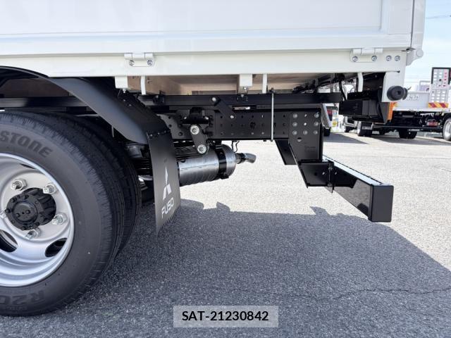 Mitsubishi CANTER 2026-04 8523925-28