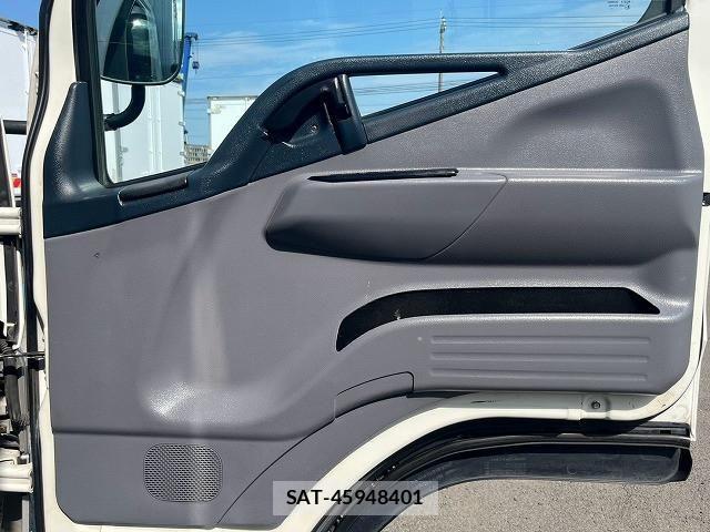 Mitsubishi CANTER 2014-08 8523969-16