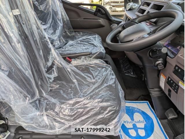 Mitsubishi CANTER 2026-04 8523902-9