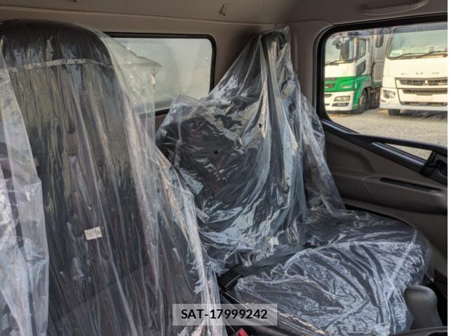Mitsubishi CANTER 2026-04 8523902-11