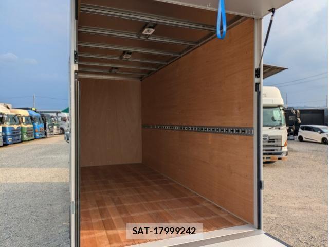 Mitsubishi CANTER 2026-04 8523902-23
