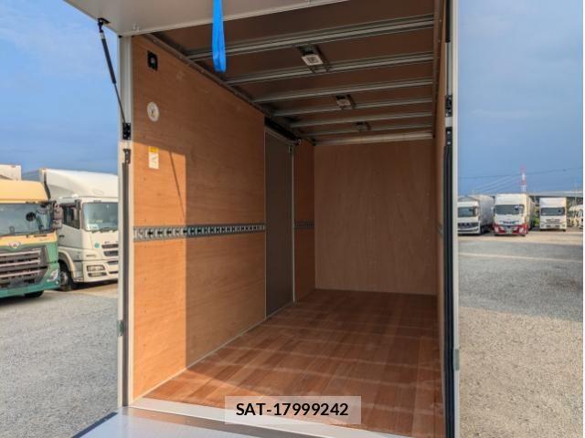 Mitsubishi CANTER 2026-04 8523902-24