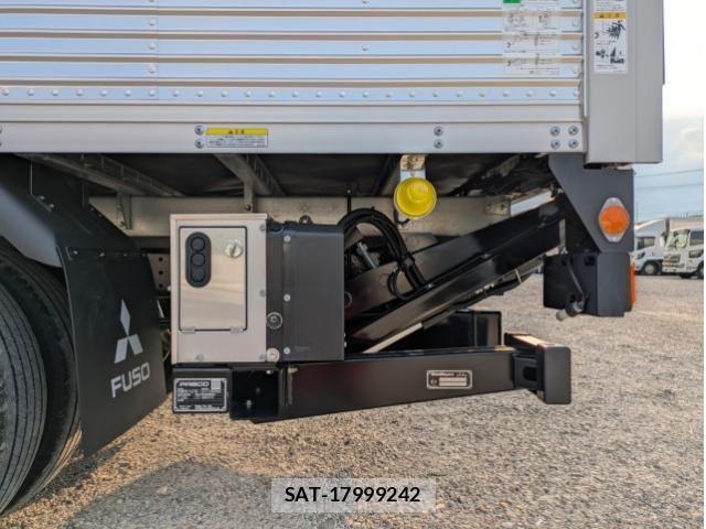 Mitsubishi CANTER 2026-04 8523902-25