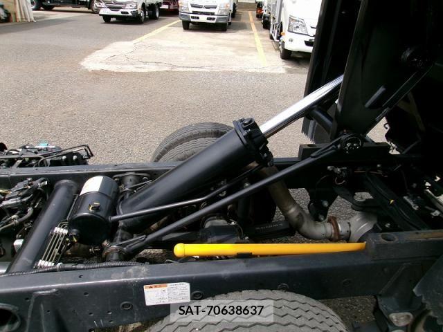 Mitsubishi CANTER 2023-10 8523940-9