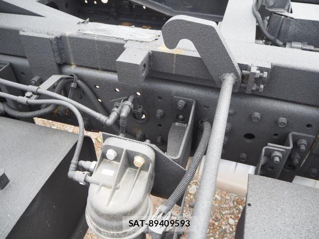 Mitsubishi CANTER 2017-09 8523913-11
