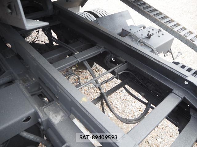 Mitsubishi CANTER 2017-09 8523913-16