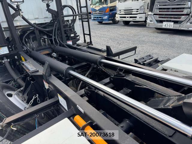 Mitsubishi CANTER 2023-02 8523923-10