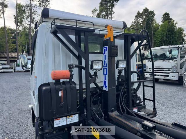 Mitsubishi CANTER 2023-02 8523923-11