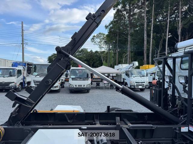 Mitsubishi CANTER 2023-02 8523923-12