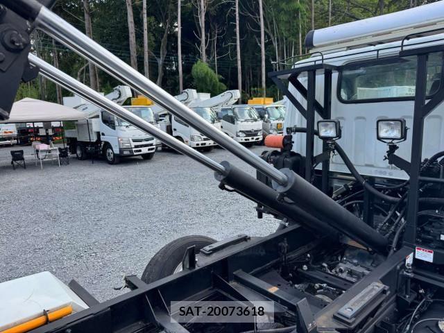 Mitsubishi CANTER 2023-02 8523923-13