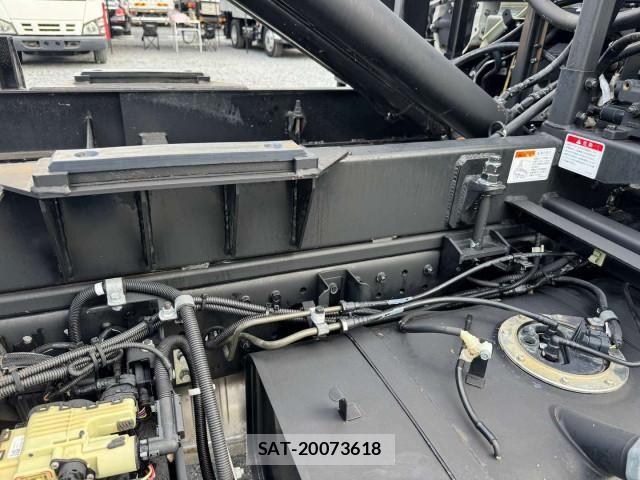 Mitsubishi CANTER 2023-02 8523923-20