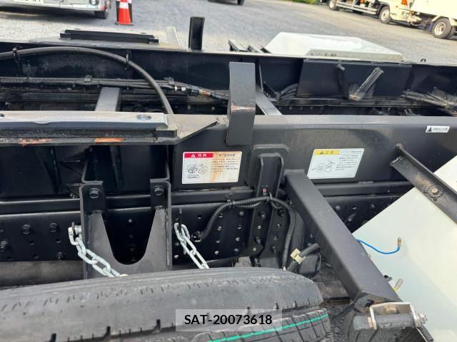 Mitsubishi CANTER 2023-02 8523923-22