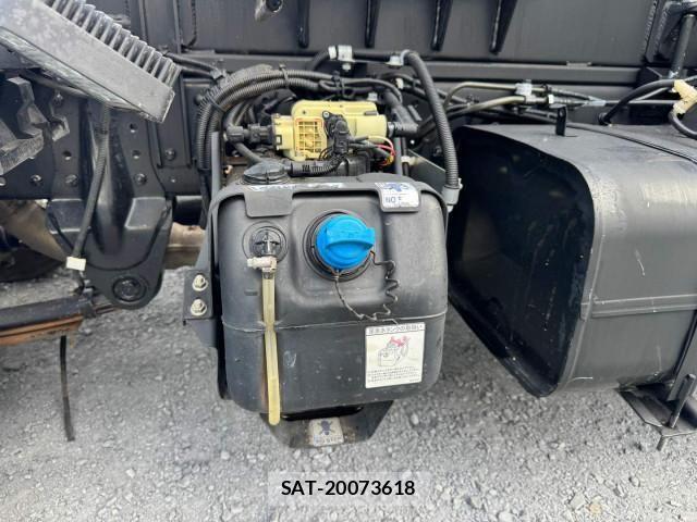 Mitsubishi CANTER 2023-02 8523923-24