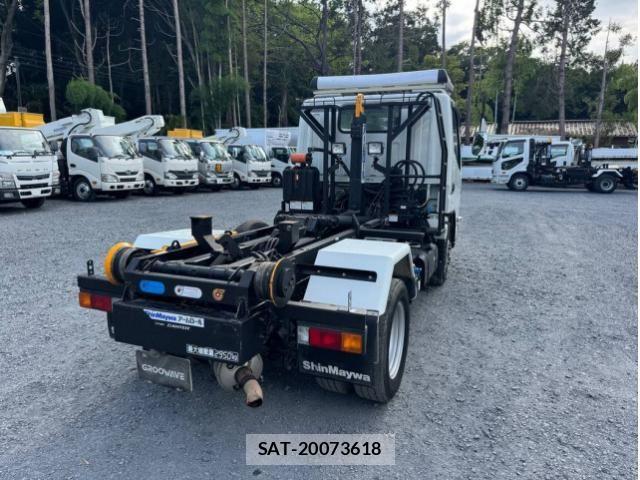 Mitsubishi CANTER 2023-02 8523923-3