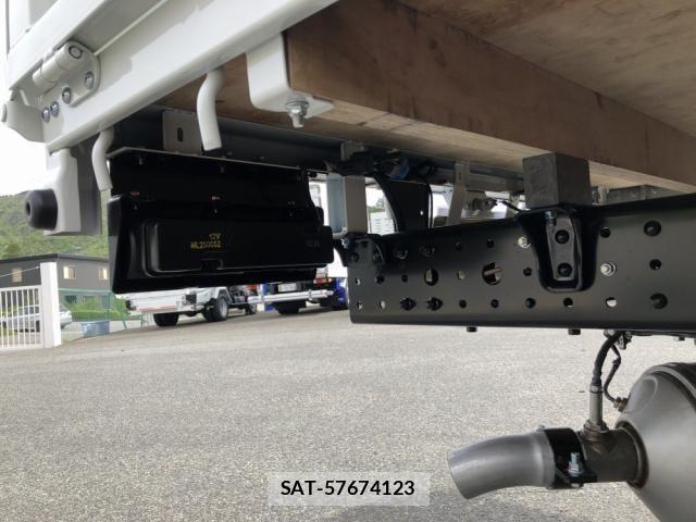 Mitsubishi CANTER 2026-04 8528523-28