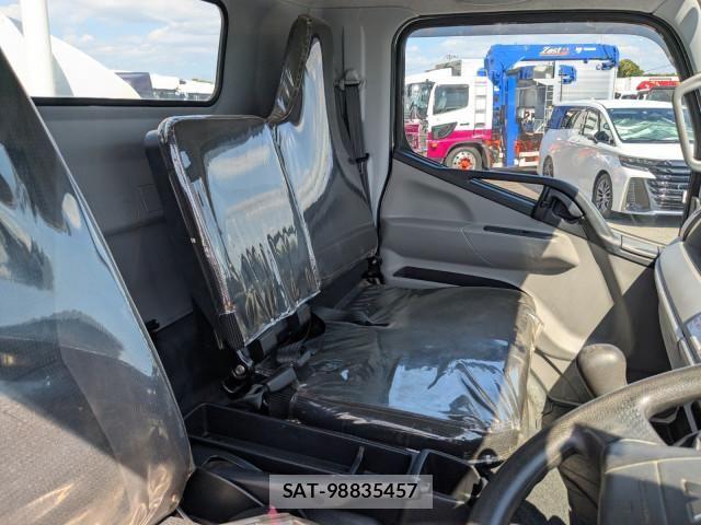 Mitsubishi CANTER 2020-08 8523924-23