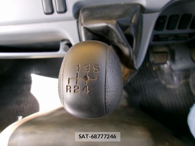 Mitsubishi CANTER 2015-06 8523962-17